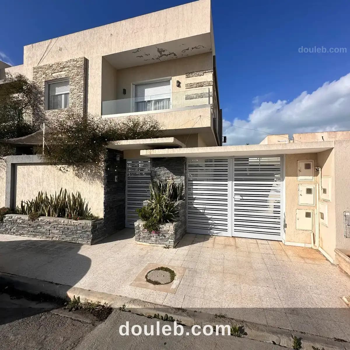 Appartement s2 au rdc d'une villa à Ben Arous