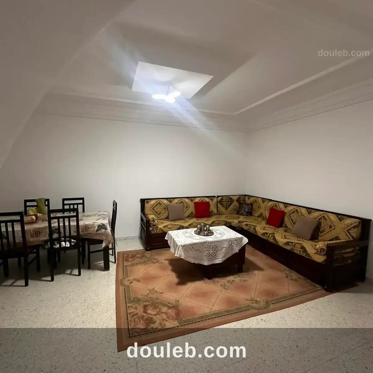Villa composée de deux étages totalement séparés - Miniature 2