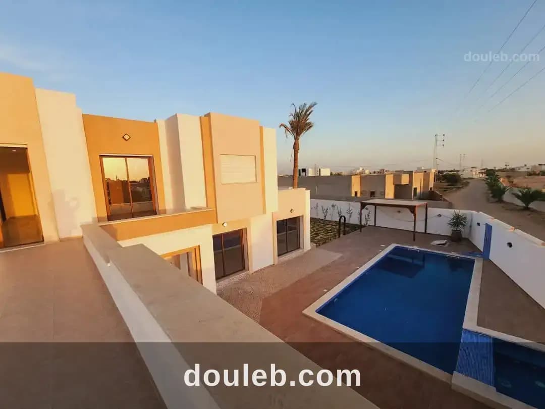 Villa de 2 niveaux avec piscine à arkou à Médenine