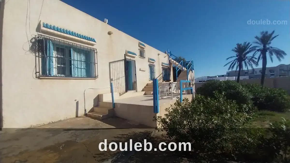 Maison à démolir sur terrain en zone touristique à Médenine