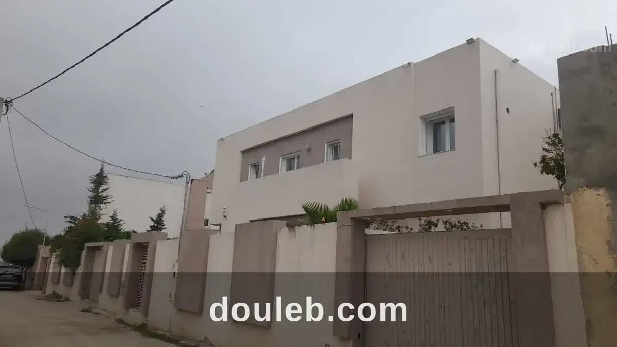 Jolie maison a ennaser à Ariana