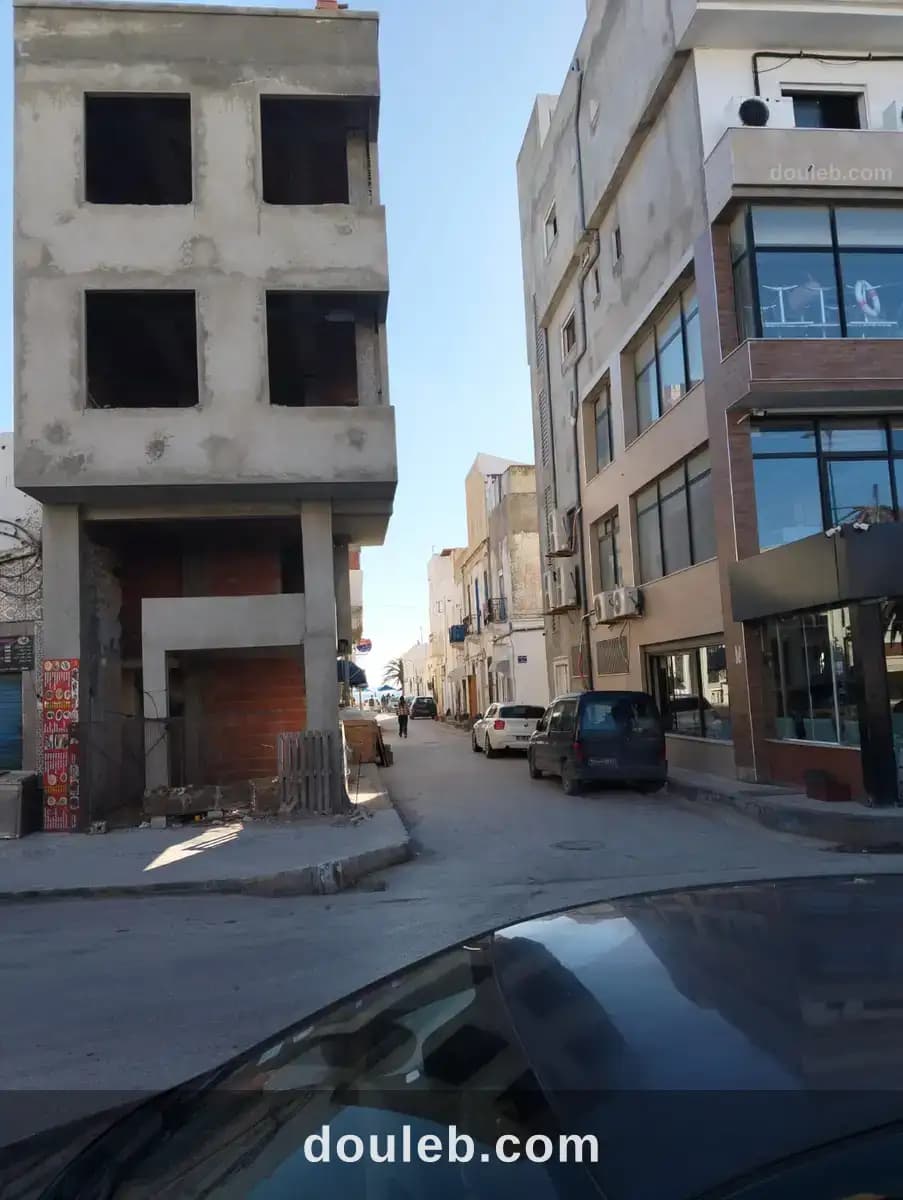 Local commercial roosevelt qui fait l'ongle à Tunis