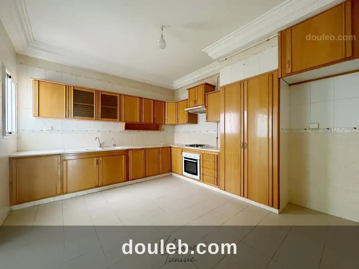 Appartement s4 à jardin d'el menzah à Ariana