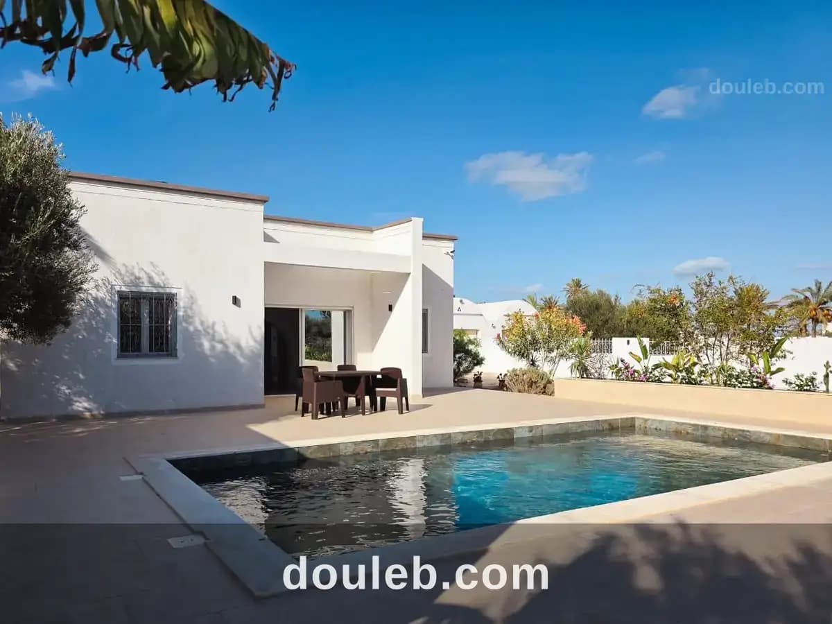 Villa s3 avec piscine meuble rotin à Médenine