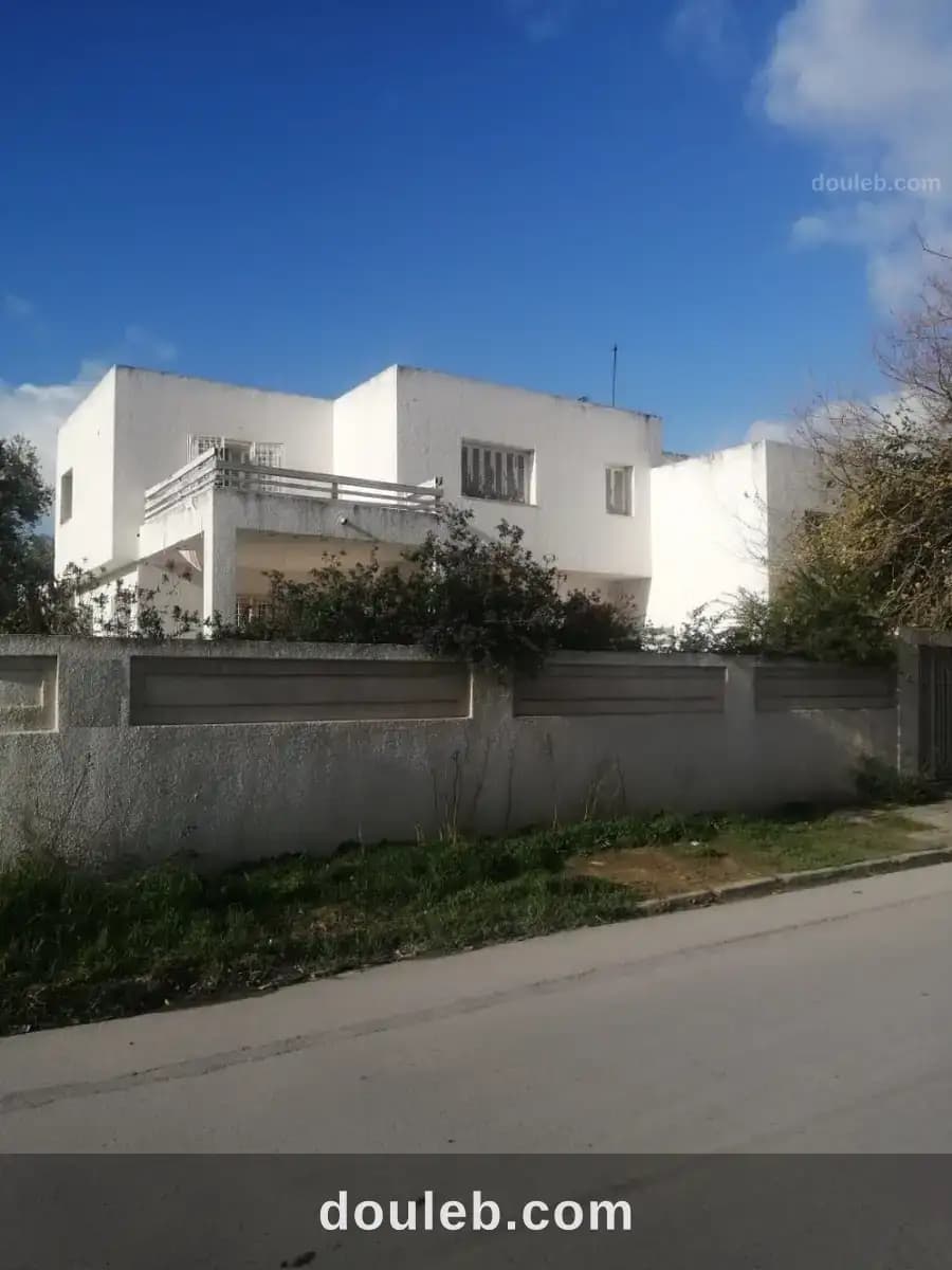 Villa a rénover manar3 à Tunis