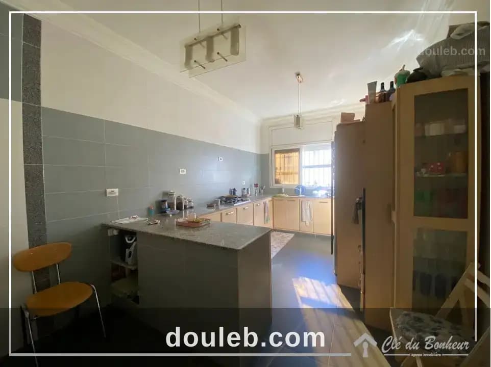 Villa jumelée en bon état à la soukra - Miniature 4
