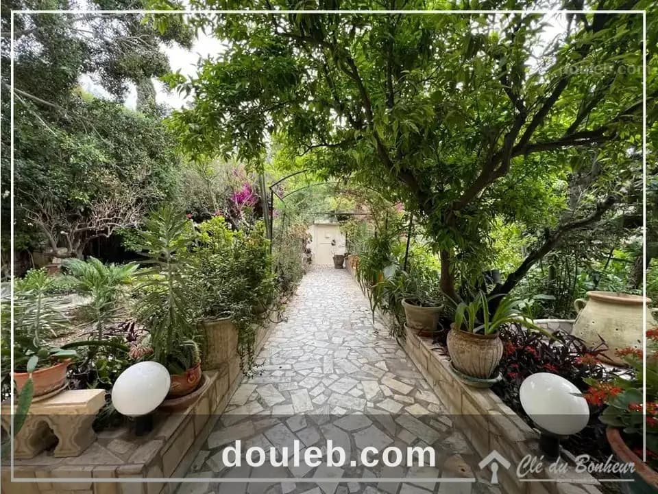 Villa de deux étages indépendants à france ville à Tunis