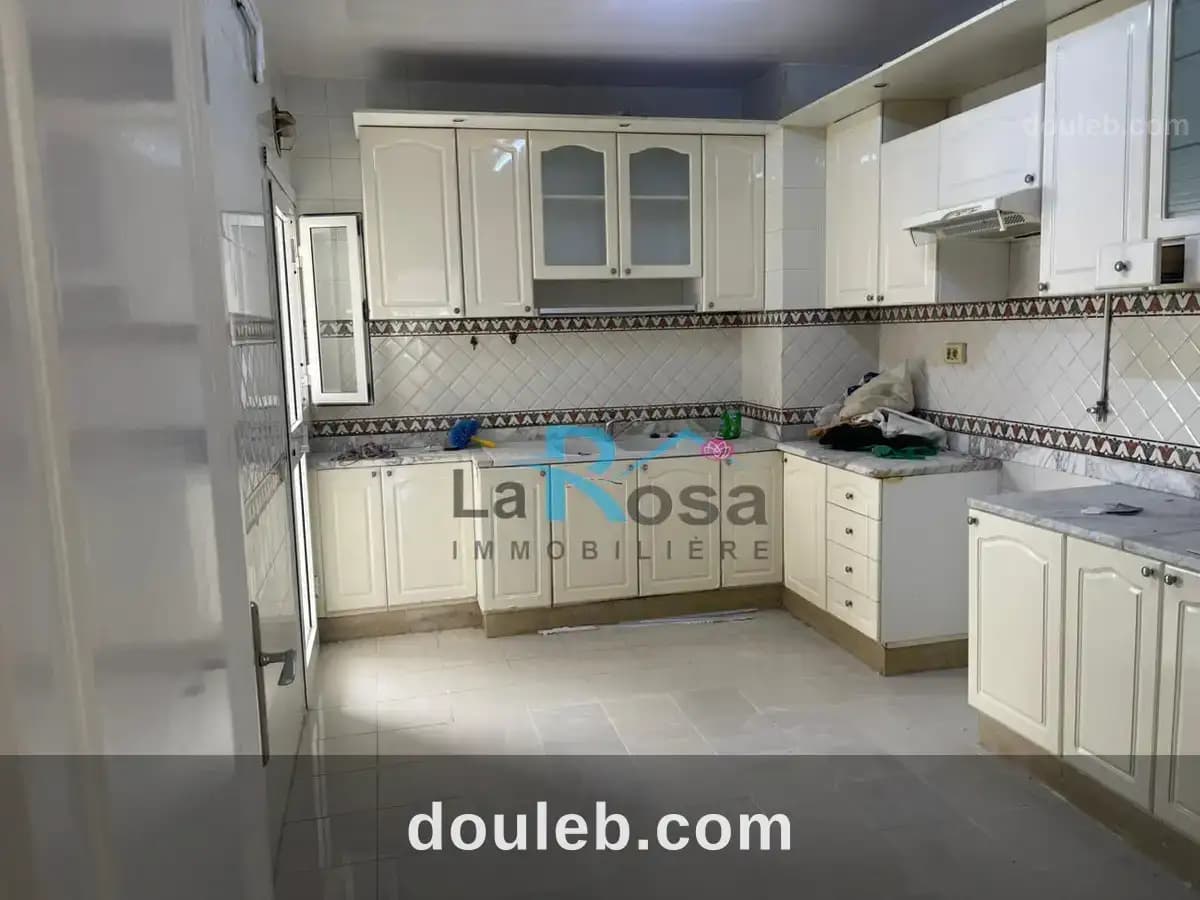 Un spacieux appartement s3 sans vis à vis à ennasr - Miniature 3
