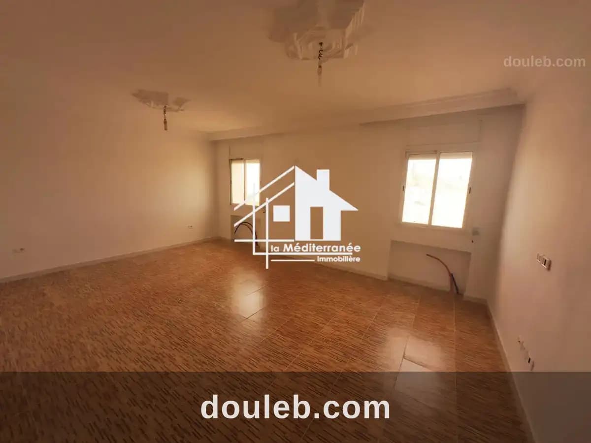 Un étage de villa s4 à manouba à Manouba