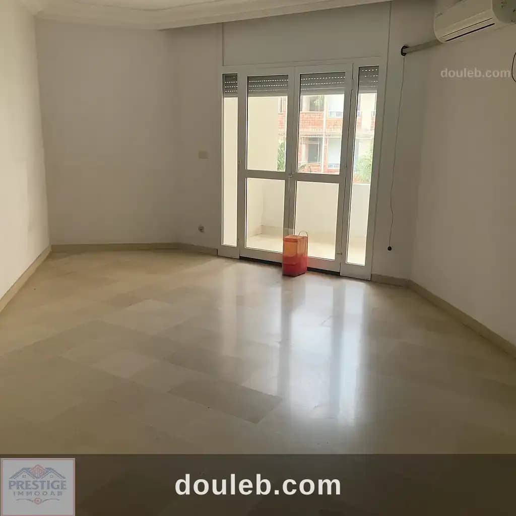 S3 à laouina cité les palmeraies 1er étage à Tunis