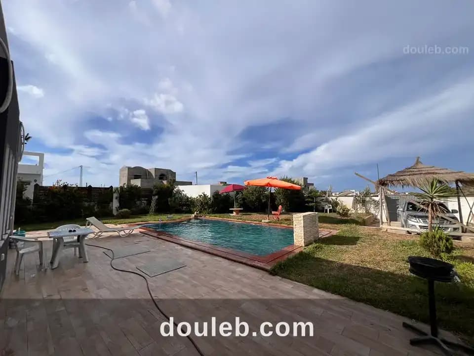 Villa avec piscine et abri à kélibia à Nabeul