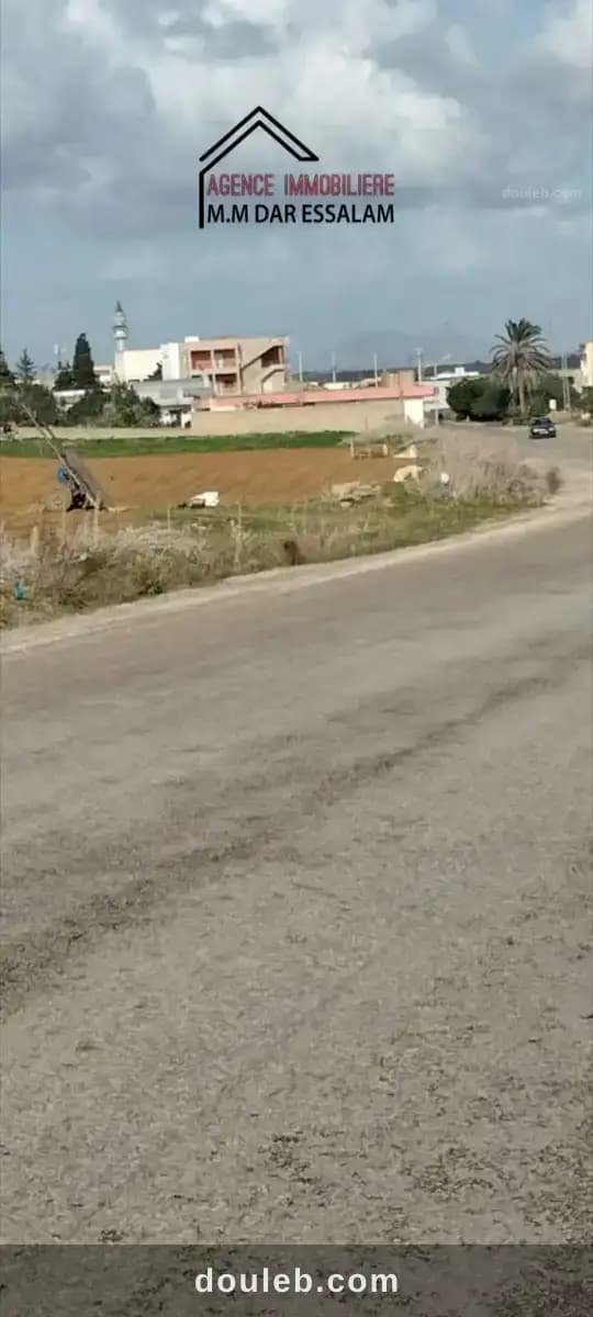 Terrain situé sur la route principale à Nabeul
