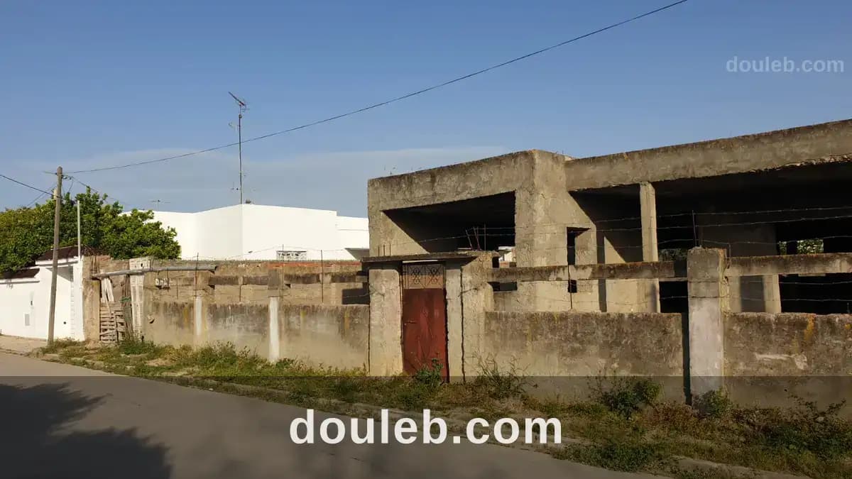 240 m2 bâti sur terrain 676 m2 à Manouba