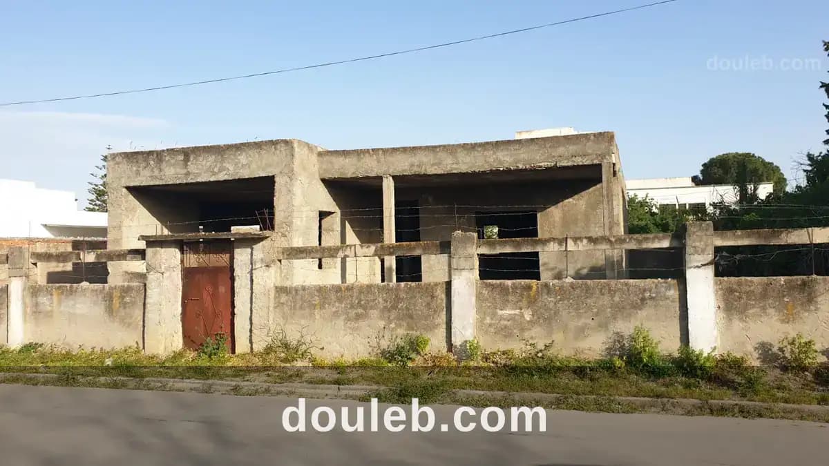 240 m2 bâti sur terrain 676 m2 - Miniature 2
