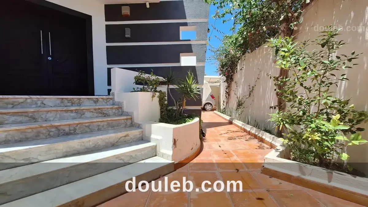 Très belle villa de coin derrière maytek akouda à Sousse