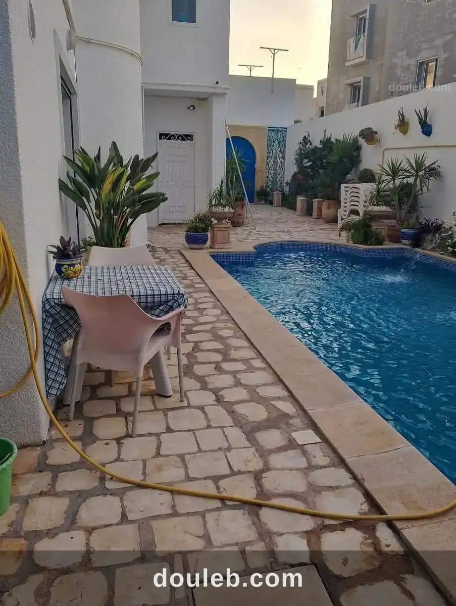 Villa et 4 appartement équipée à Sousse