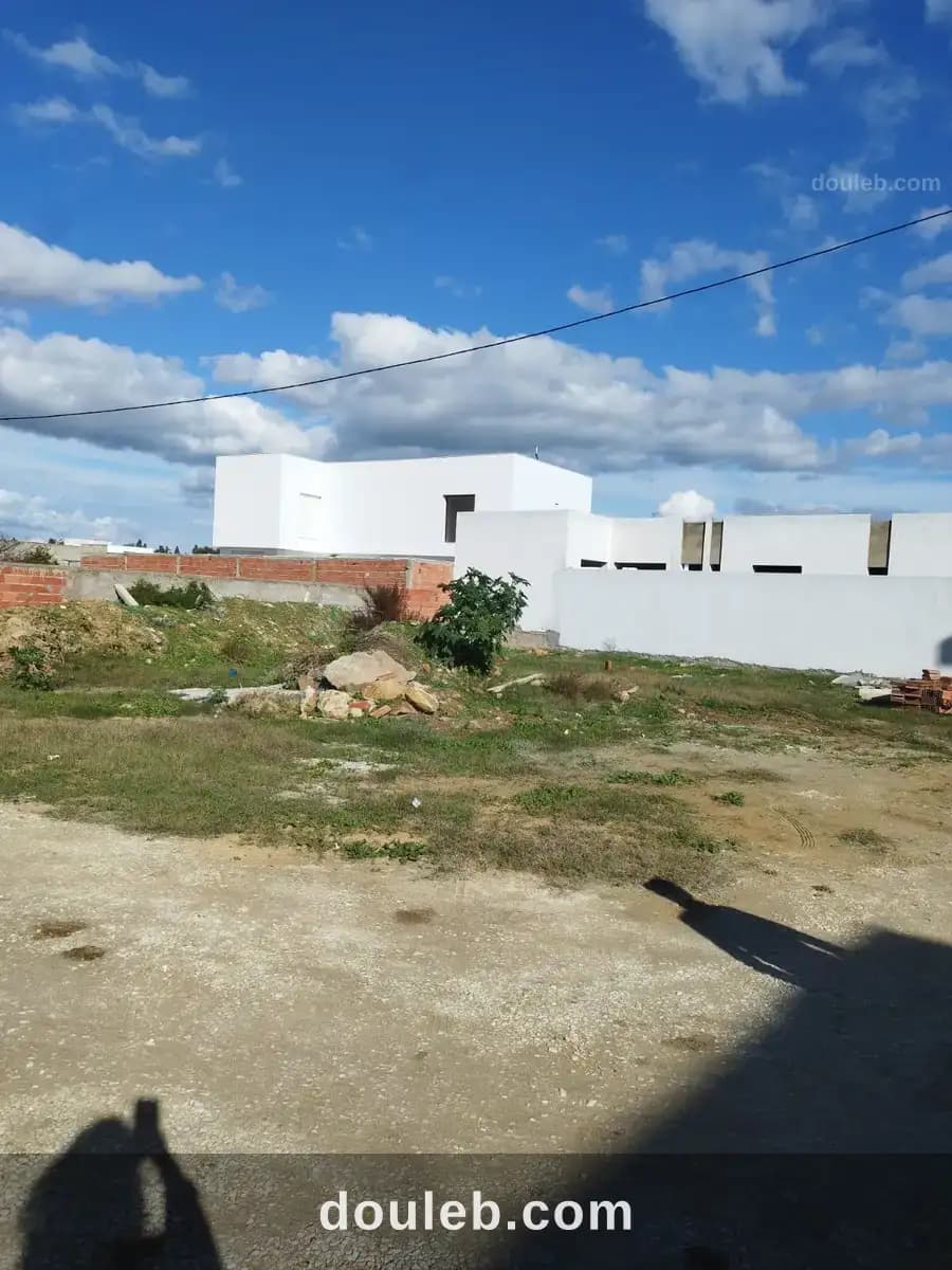 Un lot de terrain de 600 m2 à la soukra - Miniature 2