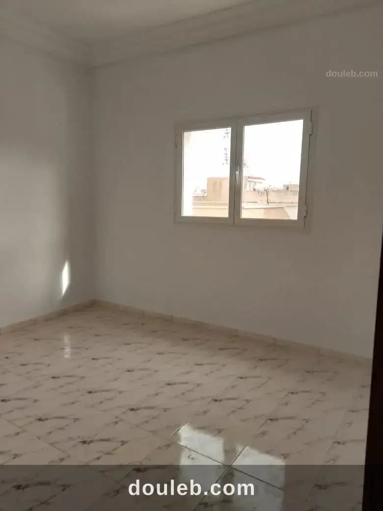Deuxième étage de villa au mourouj 5 à Ben Arous