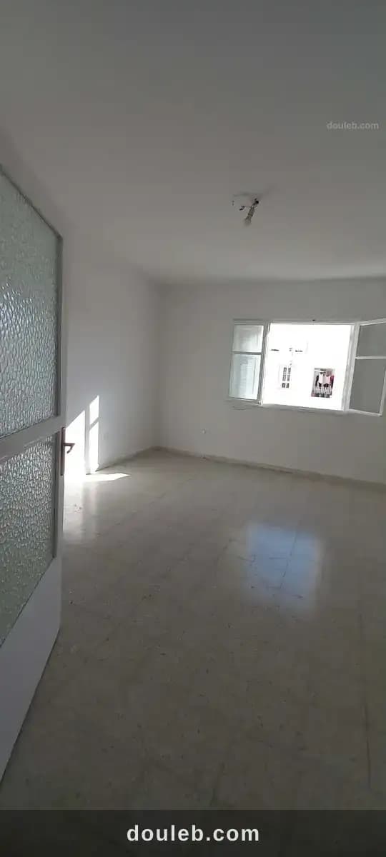 S2 au 3ème étage spacieux et rénové à Tunis