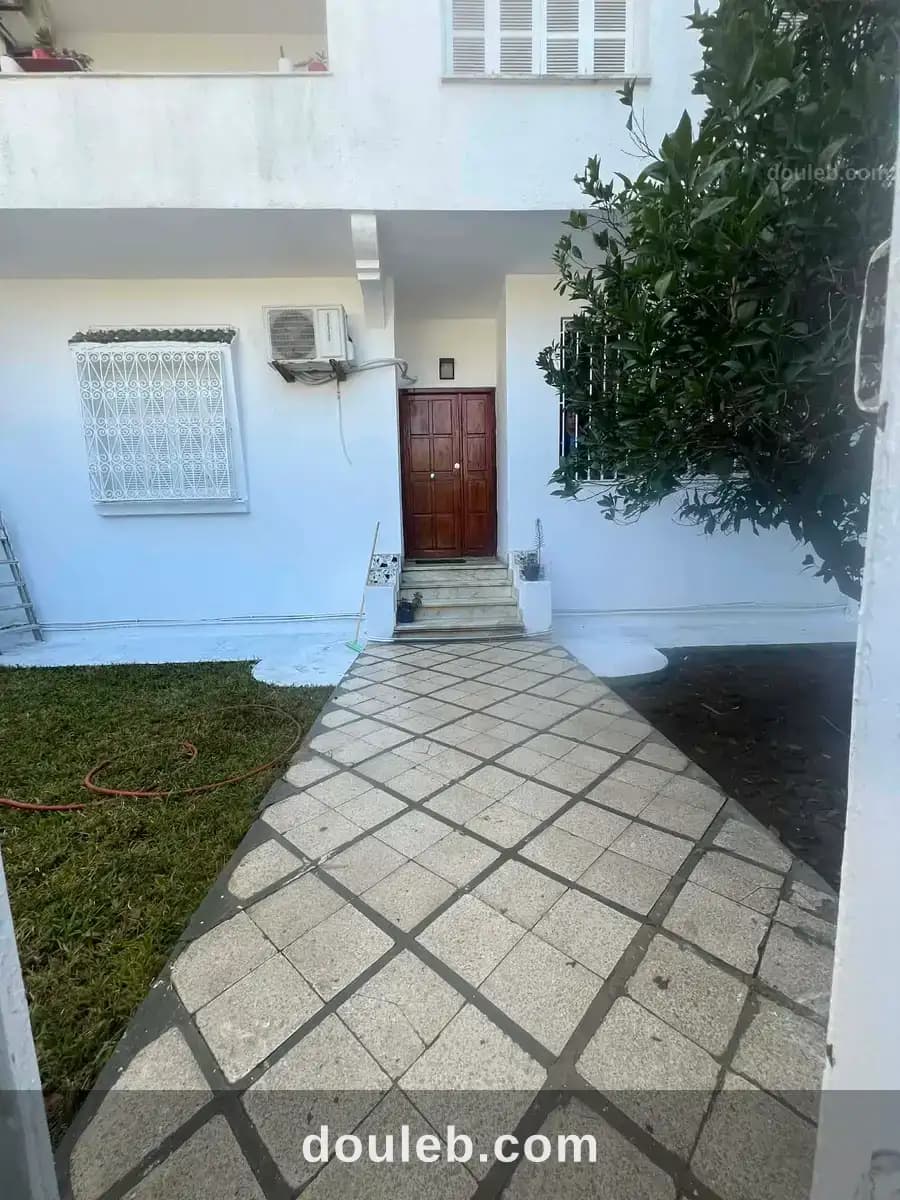 Etage de villa à la marsa plage corniche à Tunis