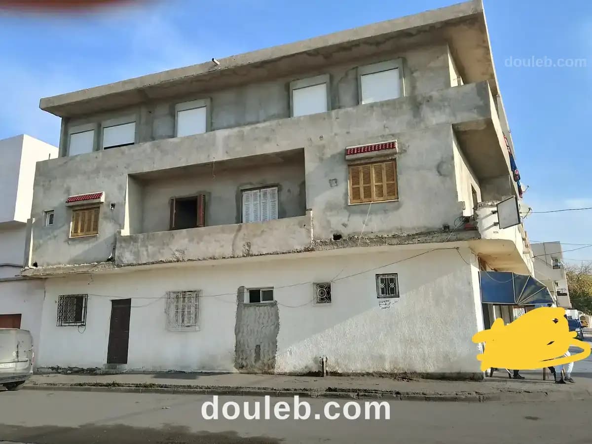 Maison et 4appartement et 3garages au den den à Manouba