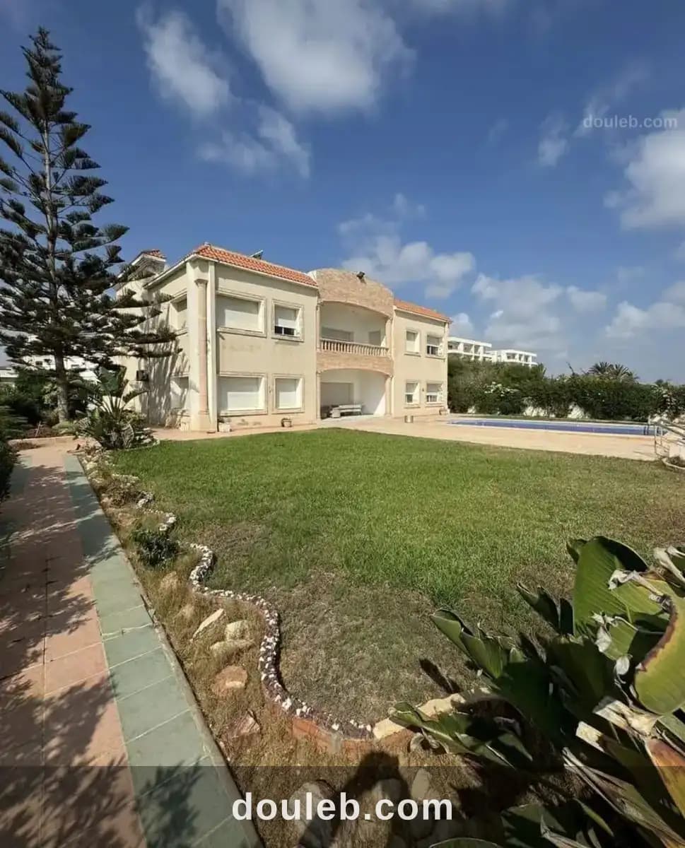 Magnifique villa pied dans l'eau a chatt mariem à Sousse