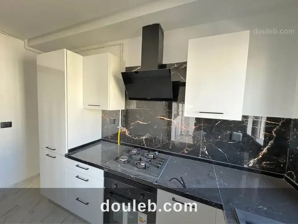 Dans une résidence moderne à cité el wahat laouina à Tunis