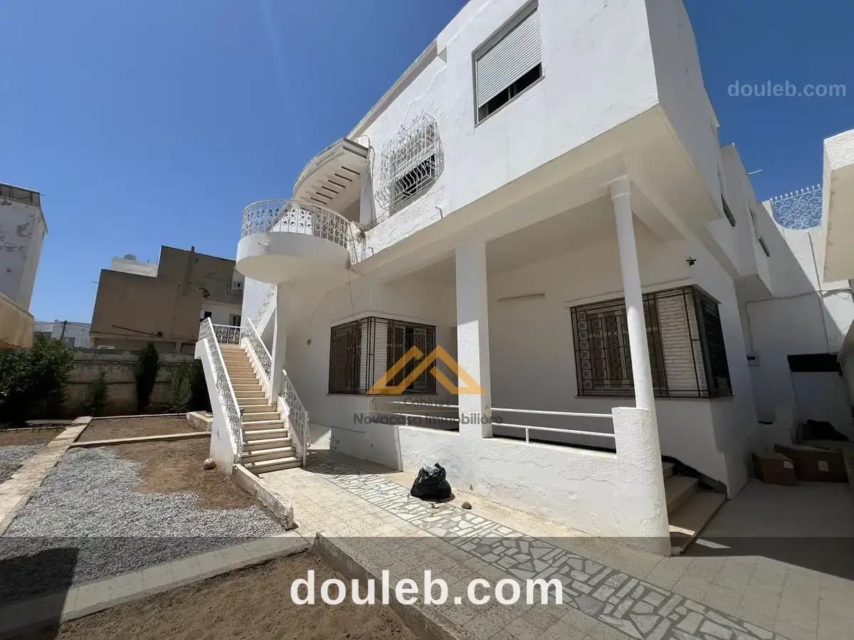 Villa à cité farhat hached à Sousse
