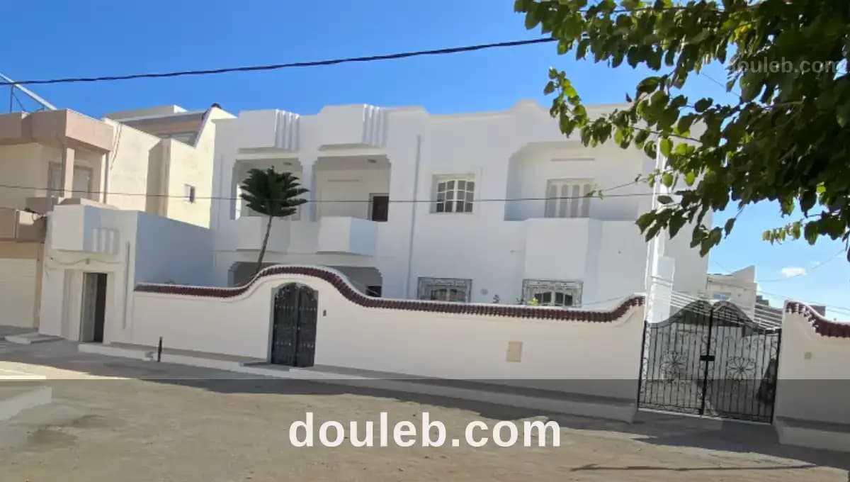 Villa 2 etages ksar hellal à Monastir