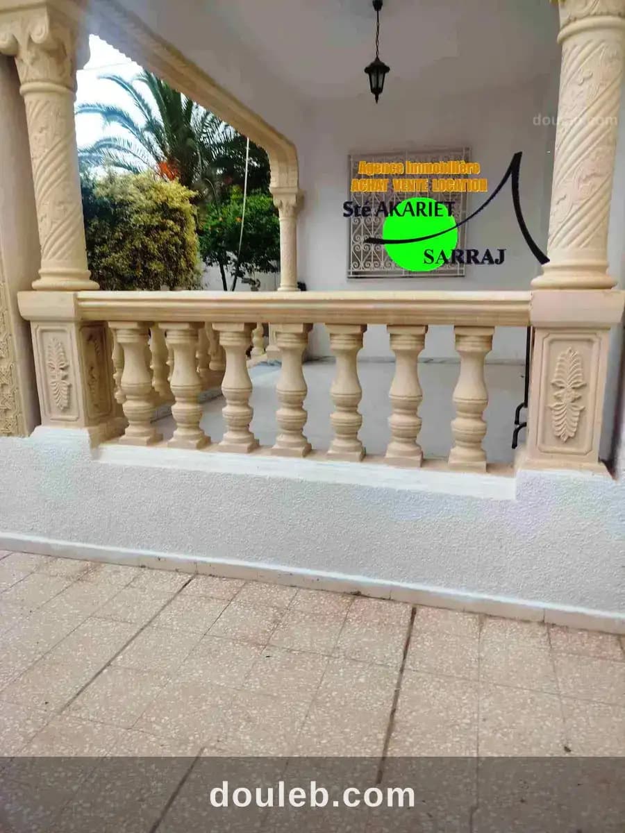 Petite immeuble r2 derriére aziza bouhsina à Sousse