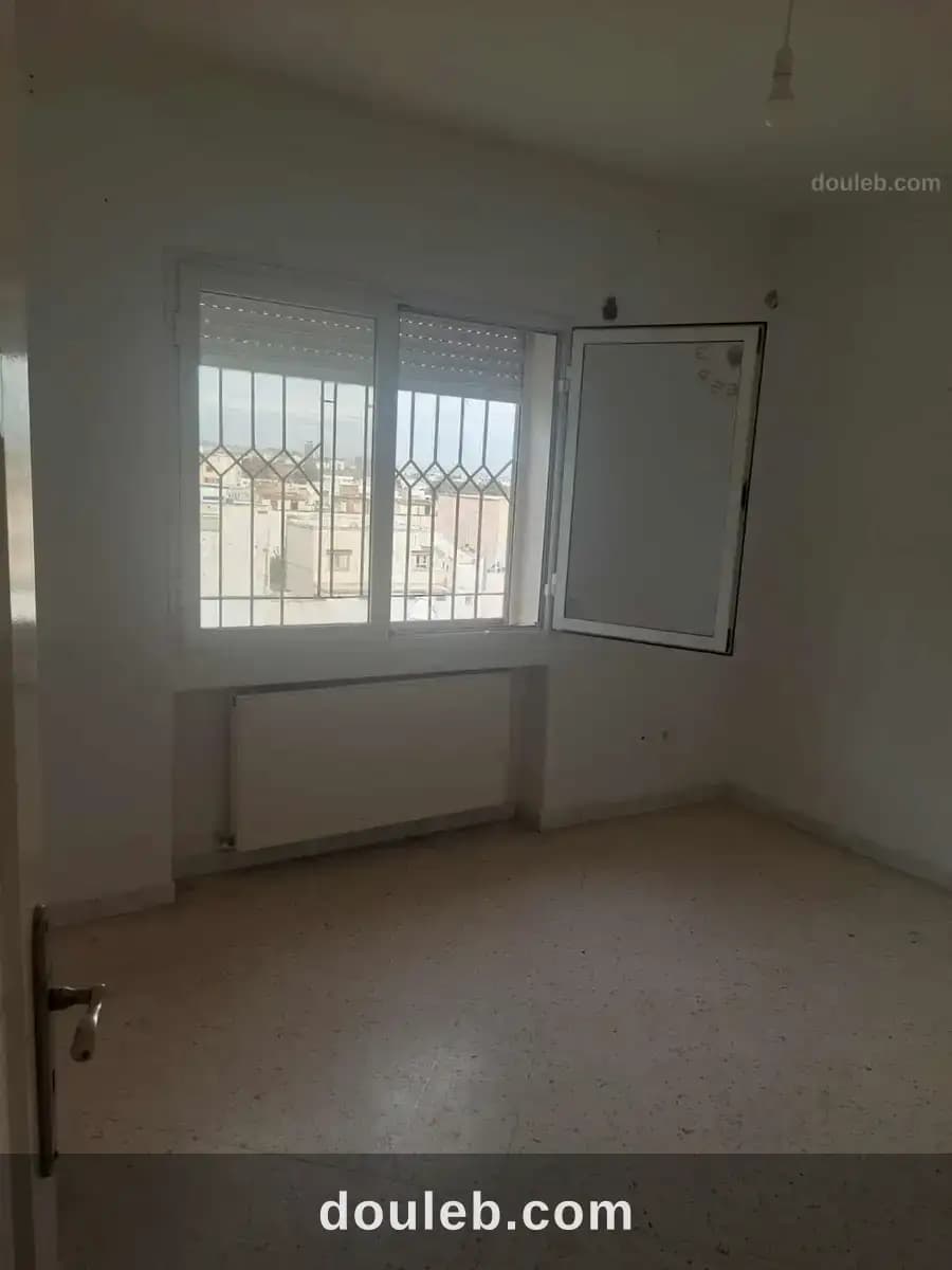 Appartement salon avec deux chambres - Miniature 3