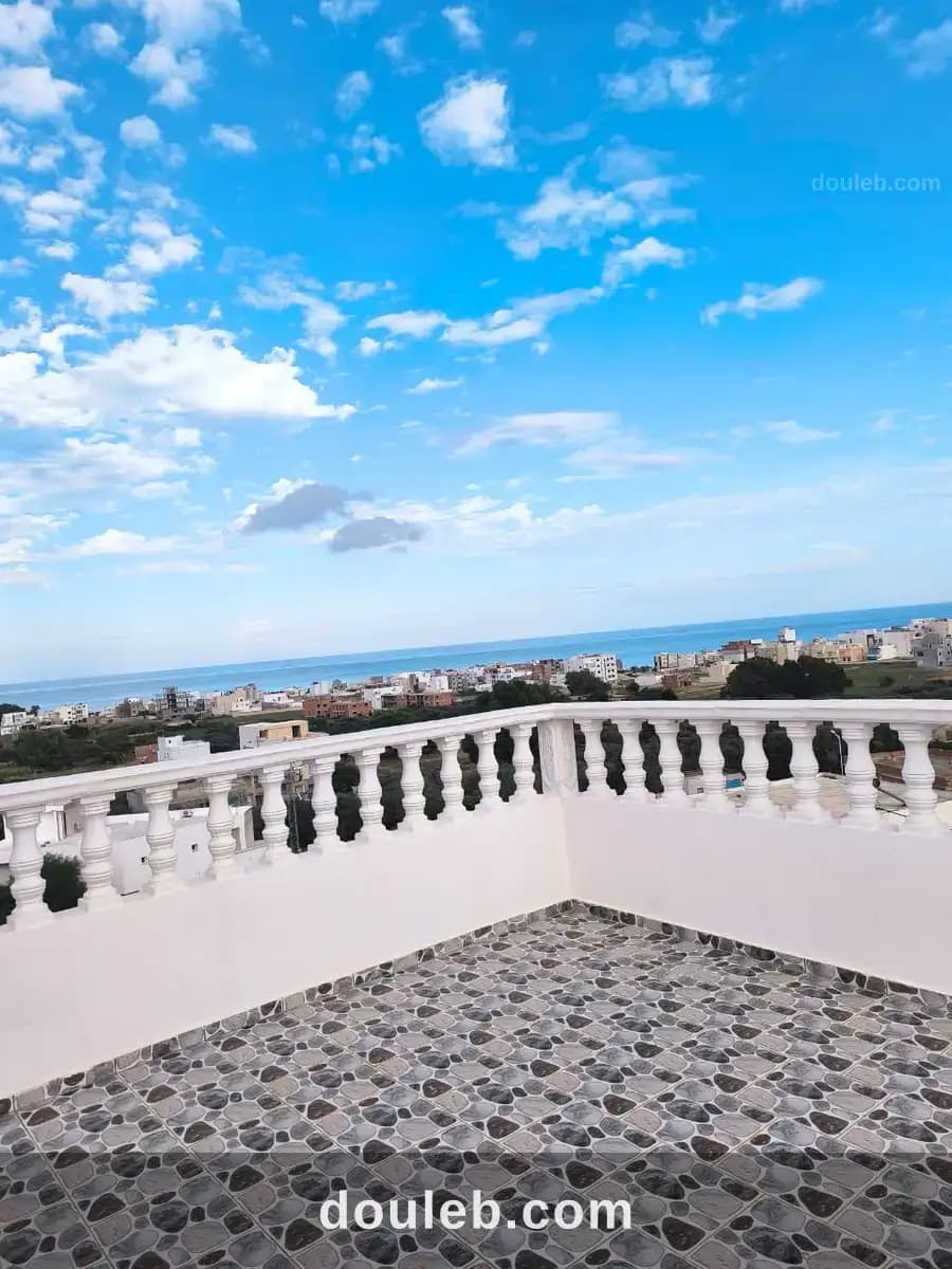 Duplex avec vue mer pas loin de loin de la plage à Nabeul