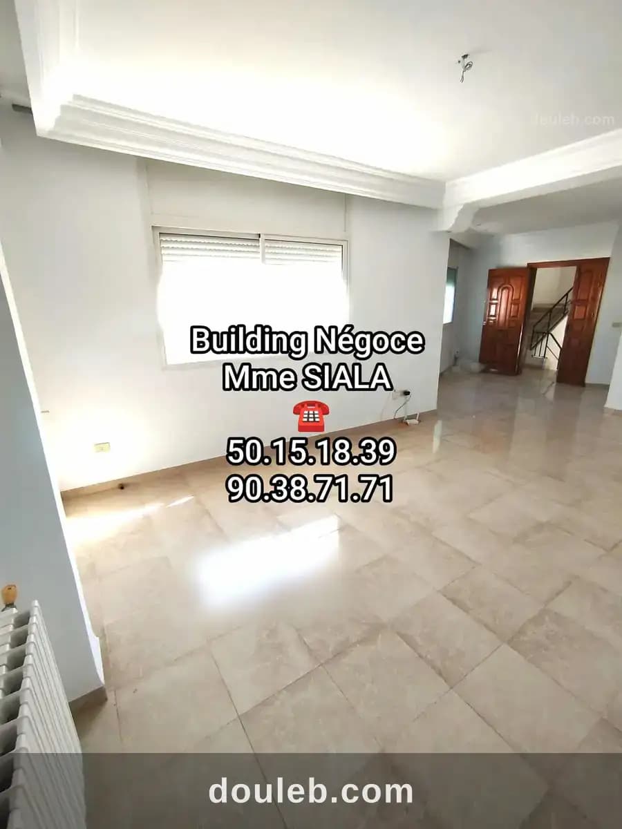 Spacieux étage villa ennasr 2 s 5 à Ariana