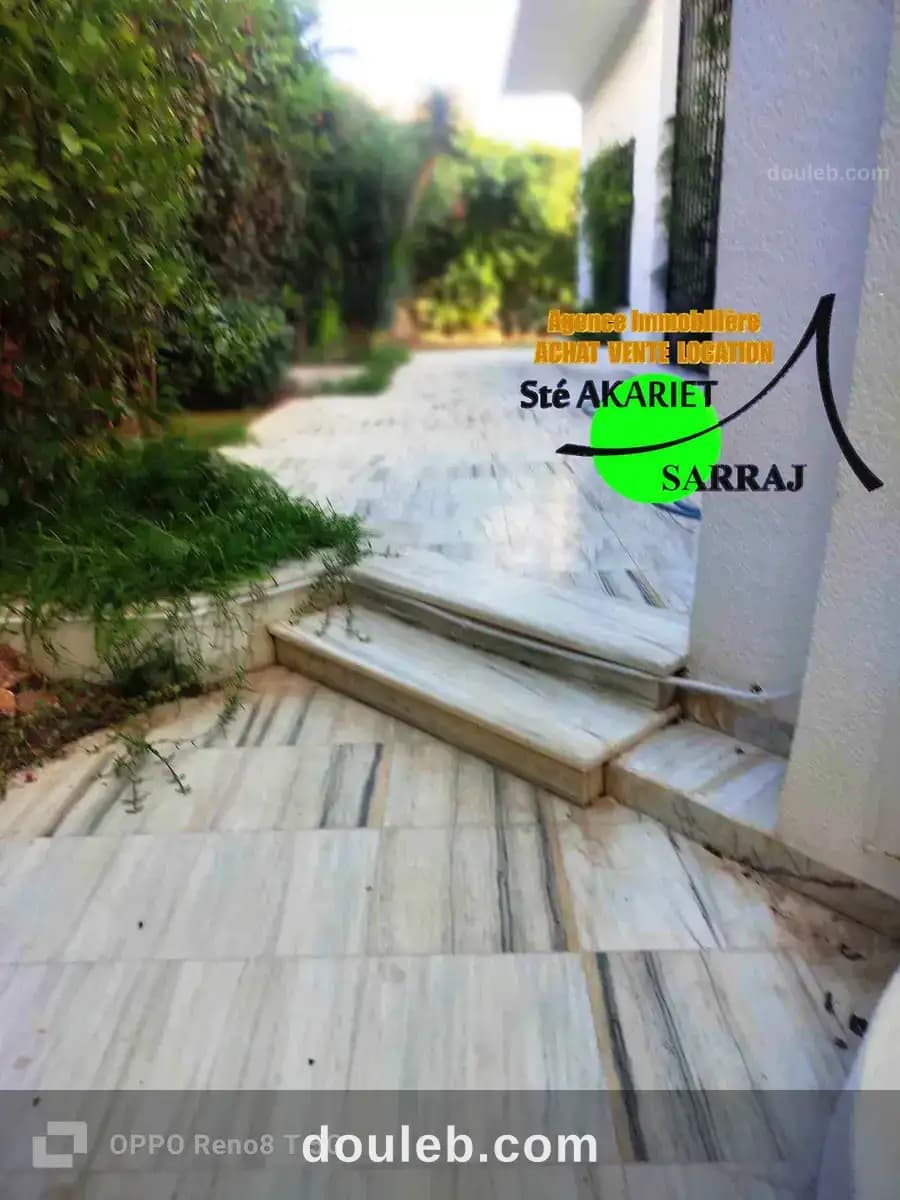 Une très belle villa style américain à khzema est à Sousse