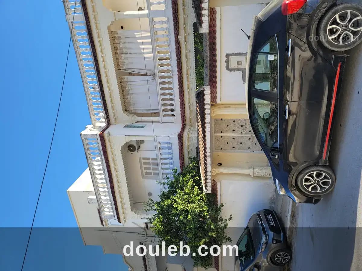 Appartement 1er étage à cité zouhour 1 à Tunis