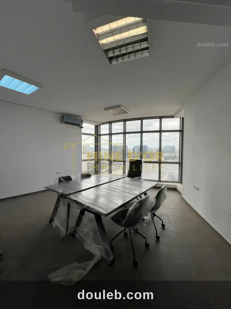 Bureau spacieux en 4 espaces a charguia 2 à Ariana