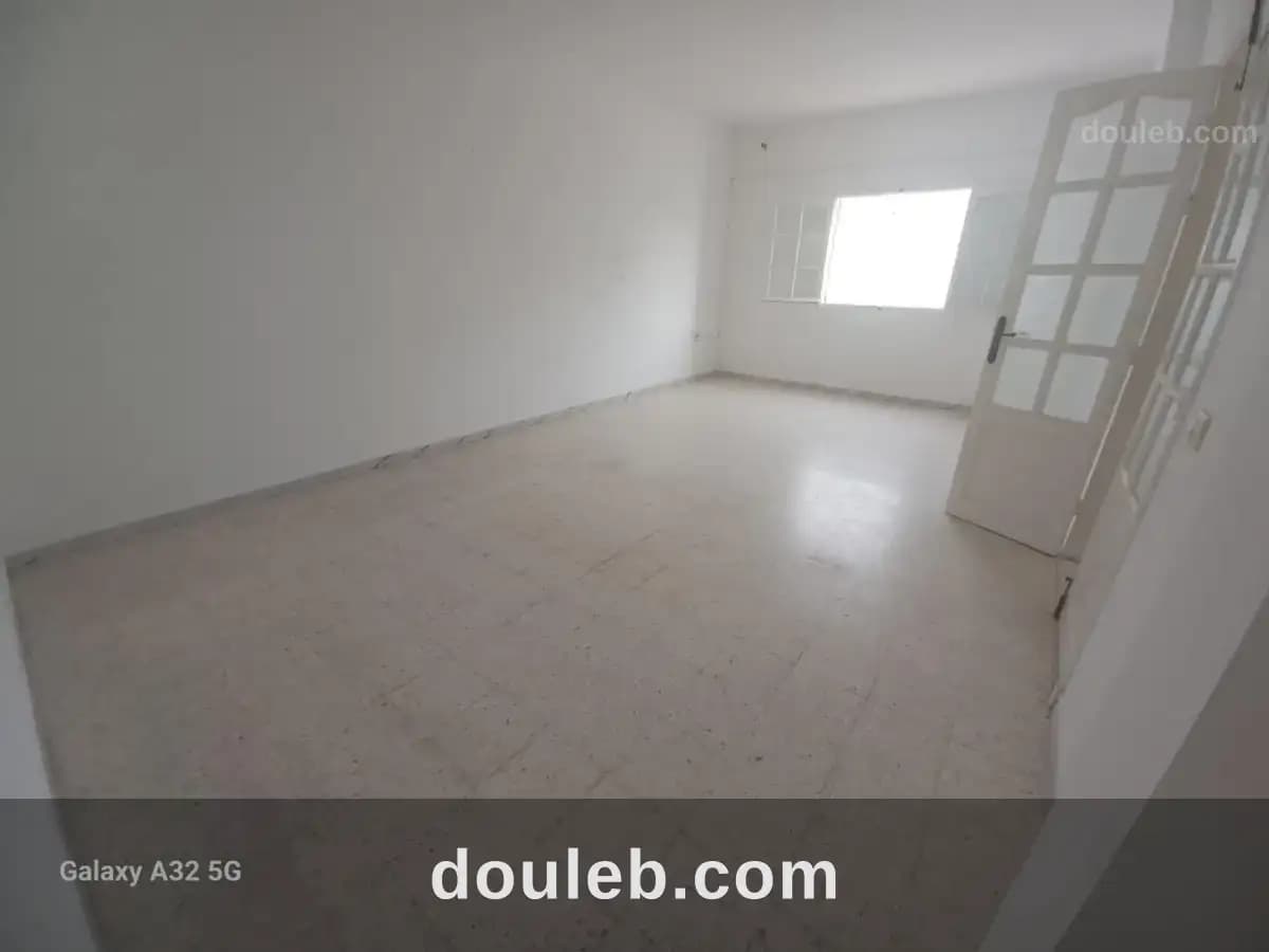 Etage de villa 4 pièces au 1er étage à Ben Arous