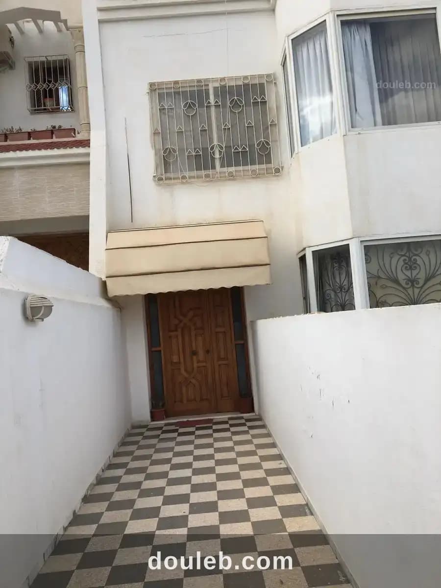 Villa 3 niveaux à Tunis