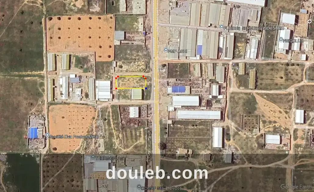 2000 m2 sur la route principale de mahdia km 11 à Sfax