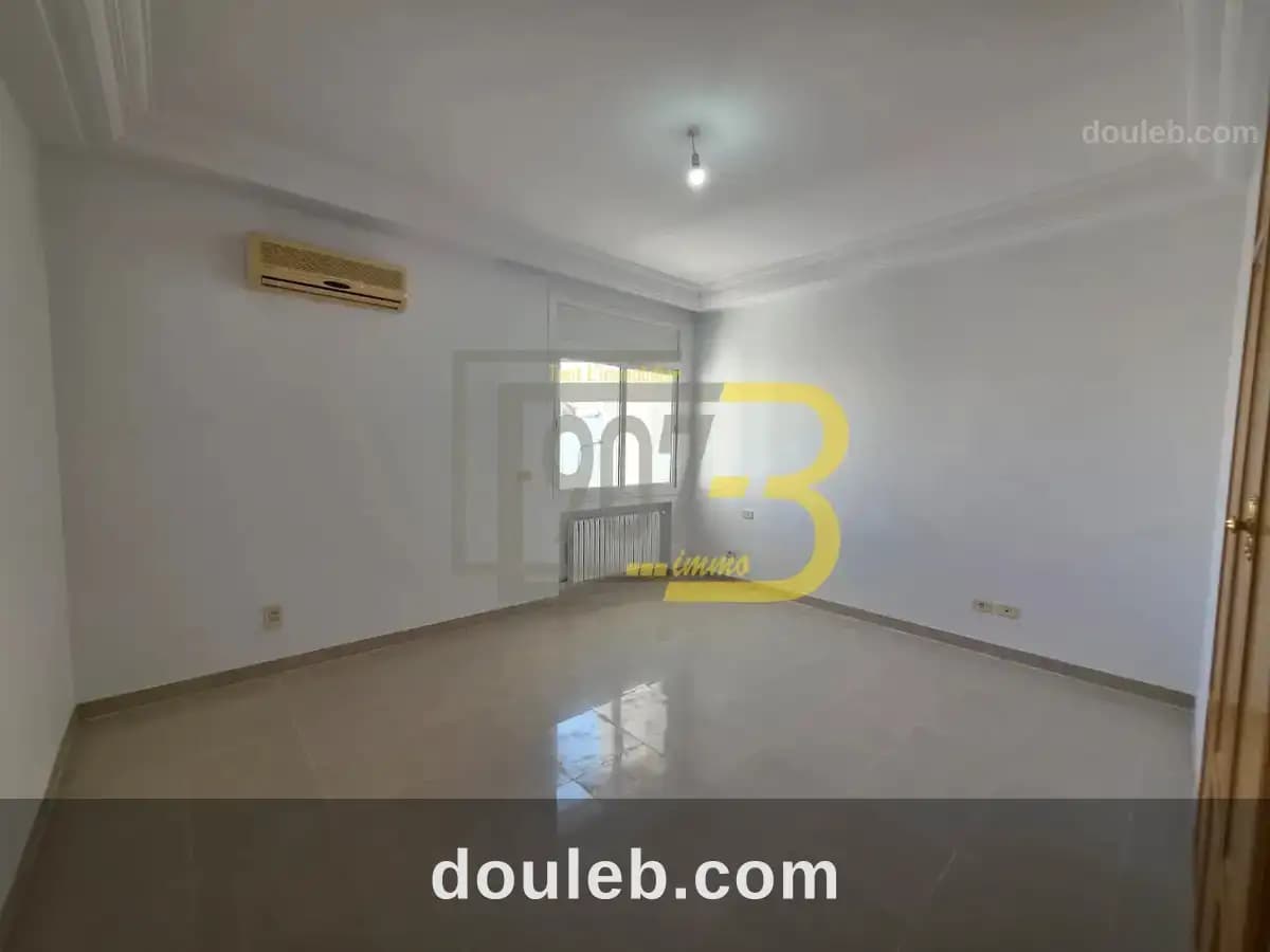 Un appartement très propre de type s2 à ennasr - Miniature 4