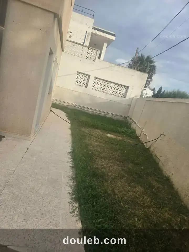 Spacieux etage de villa à Ariana