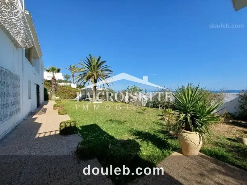 Duplex s1 meublé pieds dans l'eau à la marsa à Tunis