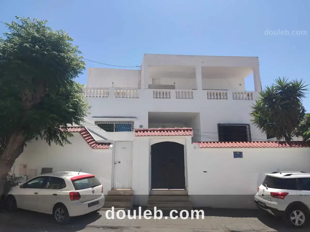 Étage de villa spacieux à mégrine coteau à Ben Arous