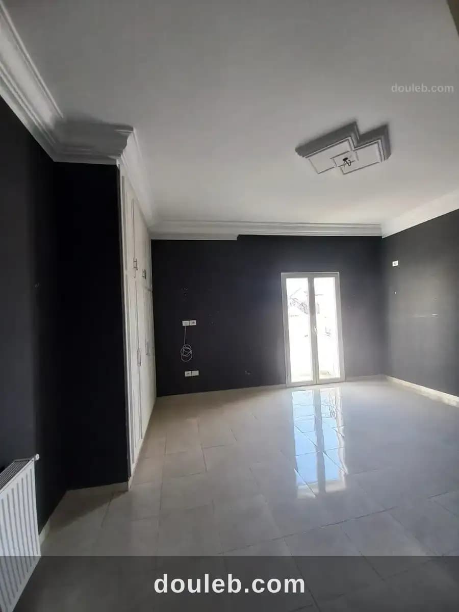Maison moderne spacieuse et agréable - Miniature 3