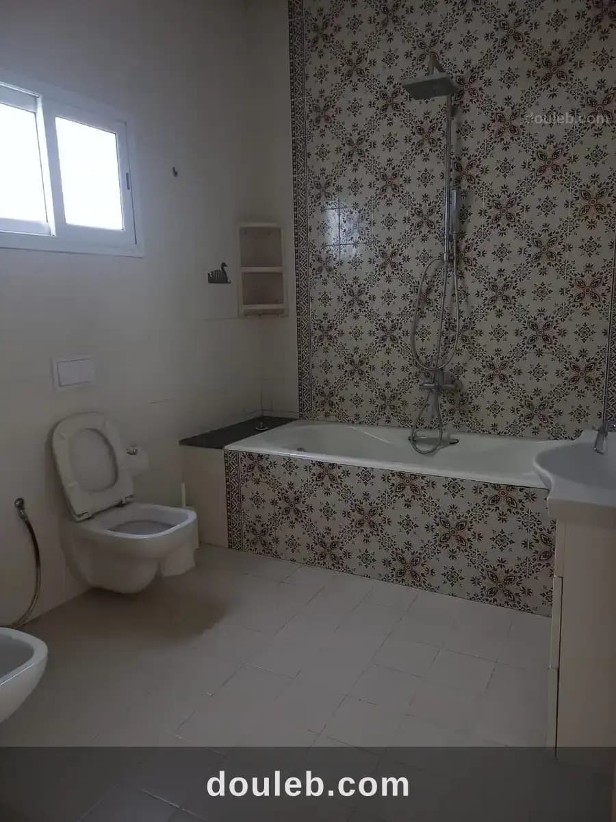 Maison moderne spacieuse et agréable - Miniature 5