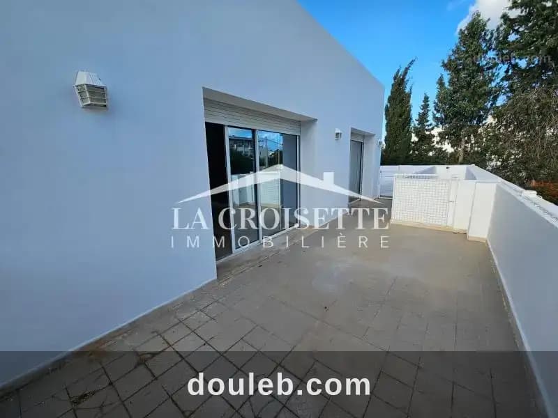 Etage de villa s2 avec terrasse à la marsa mal3507 à Tunis