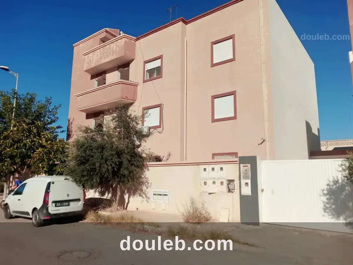 Immeuble résidentiel de six apartments - Miniature 5