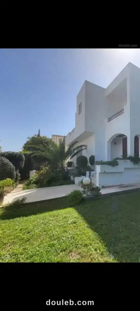 Manar 3 belle villa avec jardin à Tunis