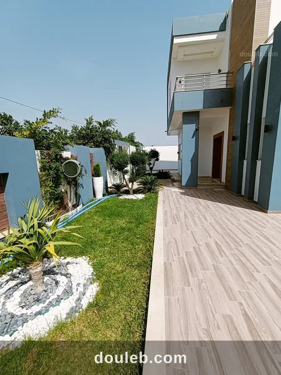 Villa 5 suites avec grande jardin et pescine - Miniature 2