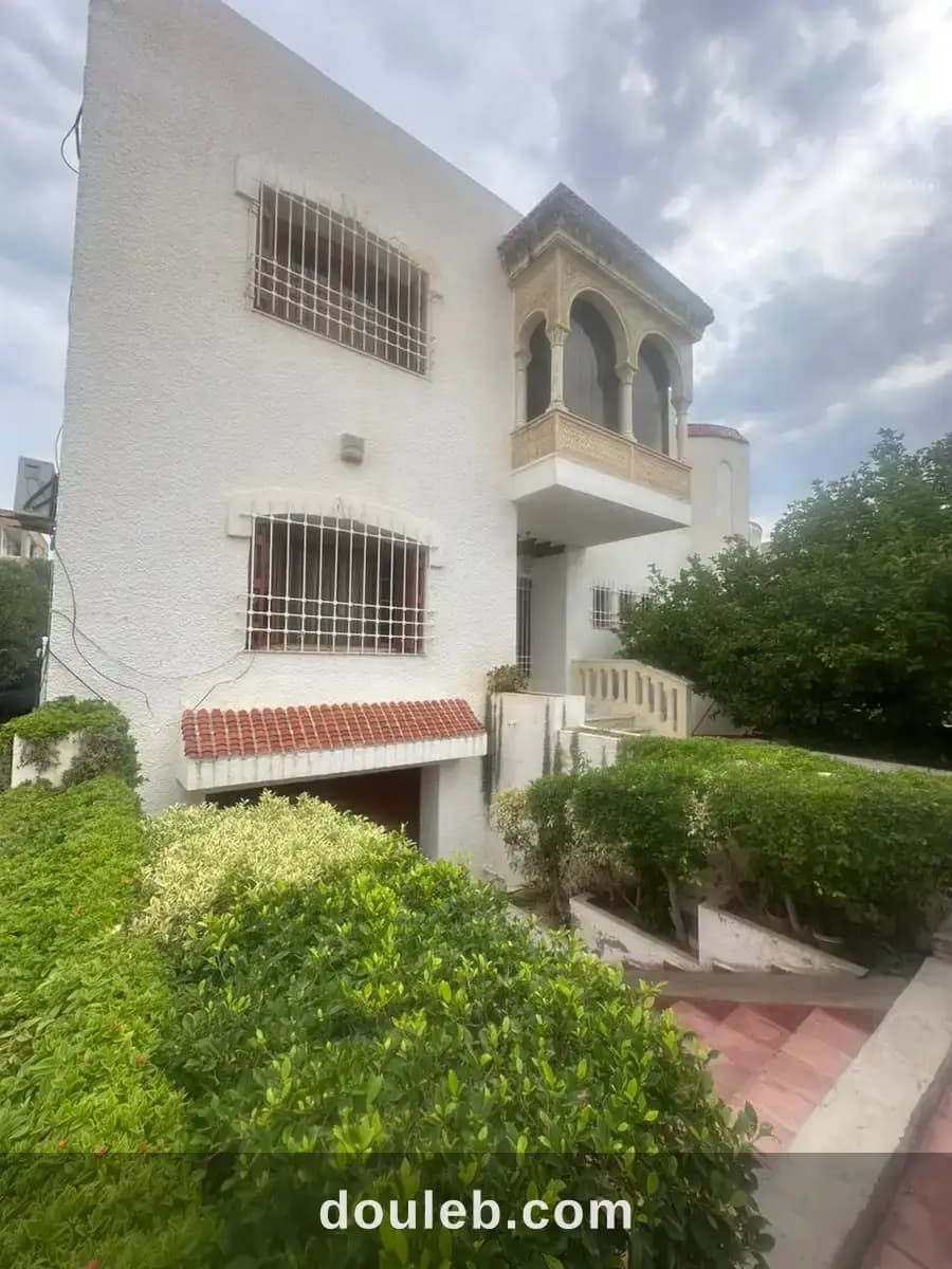 Une villa de maitre à menzah 5 à Ariana